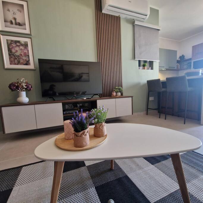 Centrally Located, Well Equipped, Stylish Flat. San Pawl il-Baħar Eksteriør bilde
